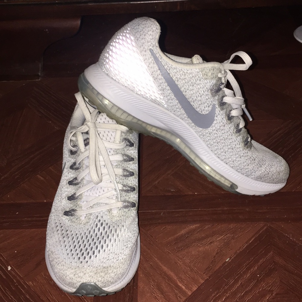 Nike - Picture 3 of 4